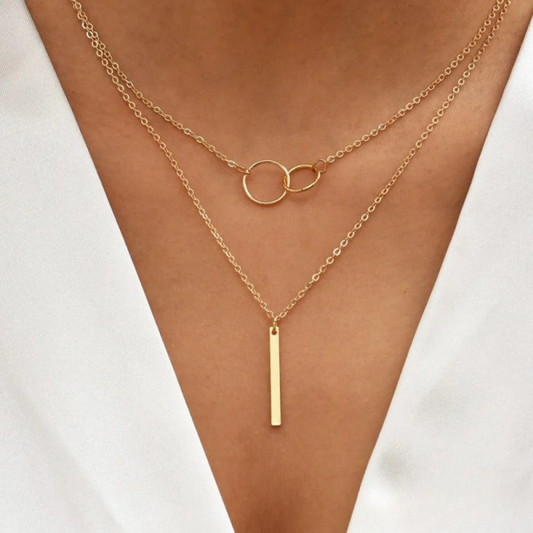 Dorina - Golden necklace with delicate pendant