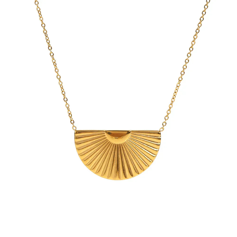 Eleonora – Collana dorata con pendente ampio