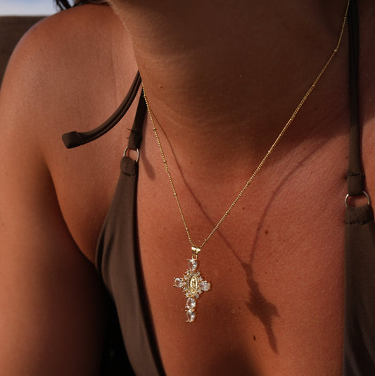 Selina – Collana dorata con croce