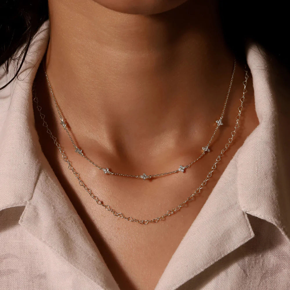 Veronica – Catenina sottile in argento con pendente verticale