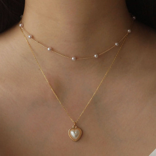 Viktorie – Collana in oro con un elegante pendente.
