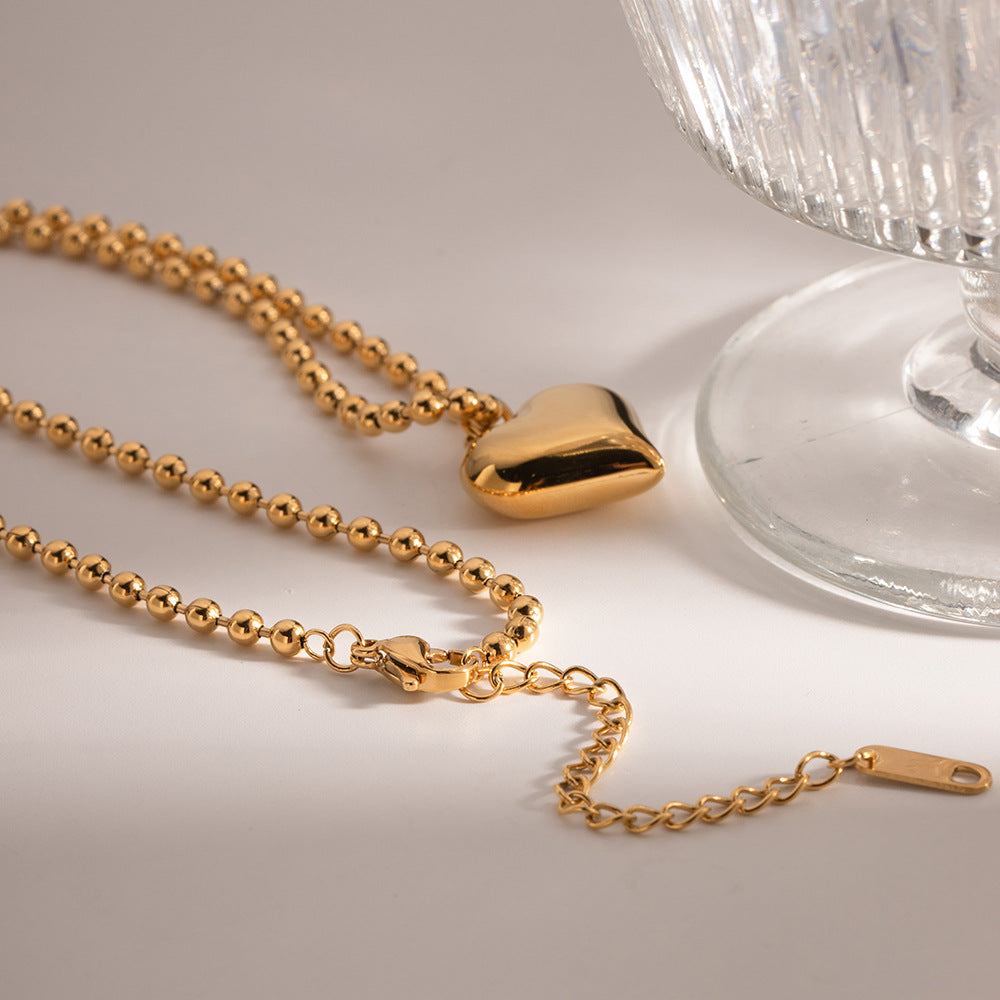 Amalia – Collana dorata con medaglione moderno