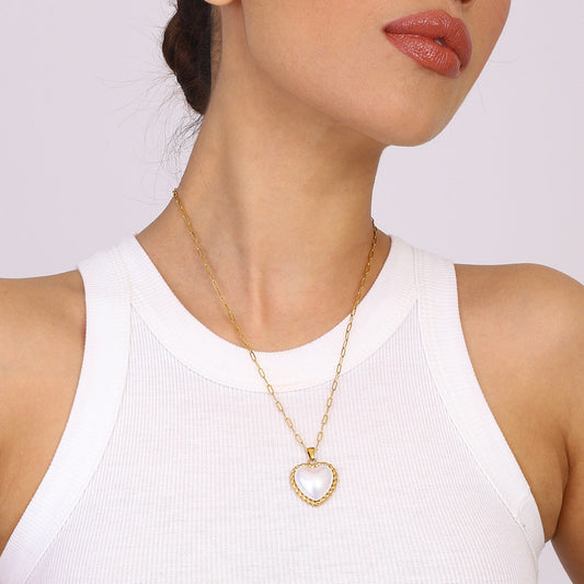 Viktorie – Collana dorata con pendente elegante