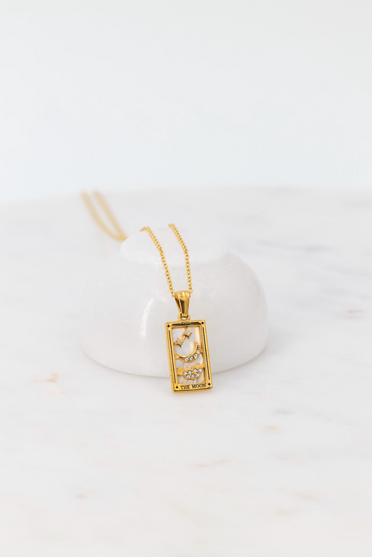 Sabina – Collana dorata con pendente discreto