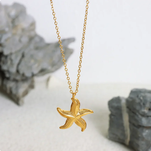 Francesca – Collana dorata con stella pendente