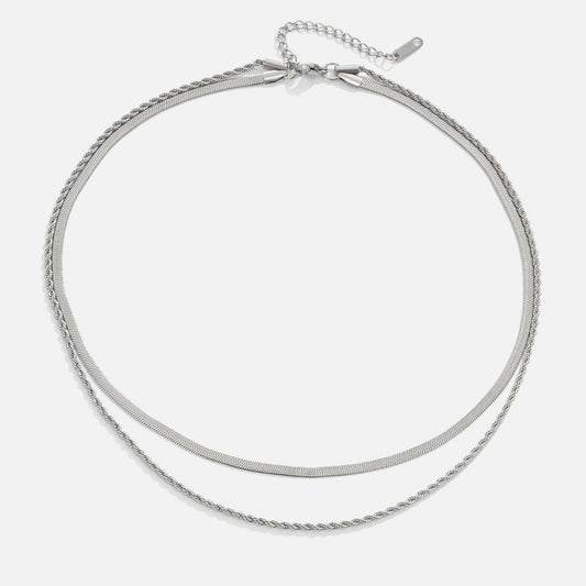 Amalia – Gold Necklace with Geometric Medallion