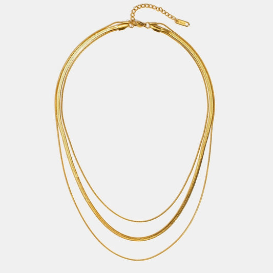 Karoline – Golden necklace with discrete stone