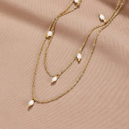Tanja – Collana a strati in oro con maglia moderna.