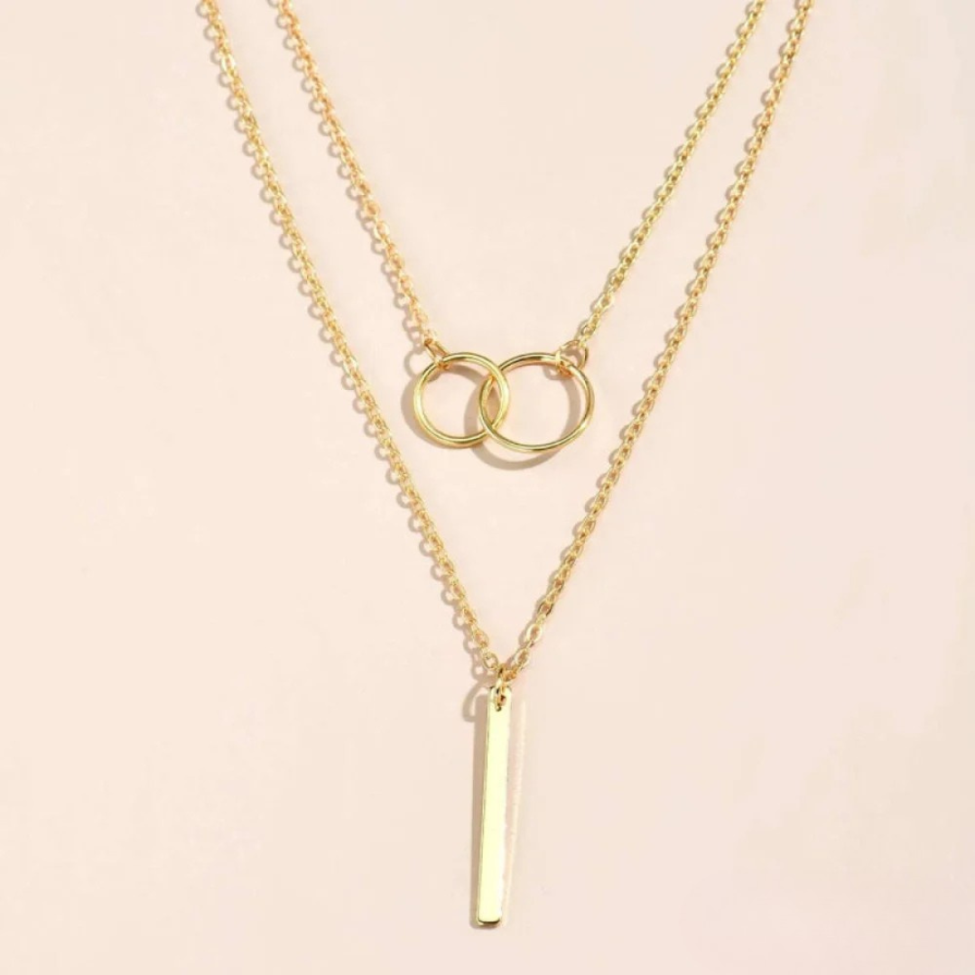 Dorina - Golden necklace with delicate pendant