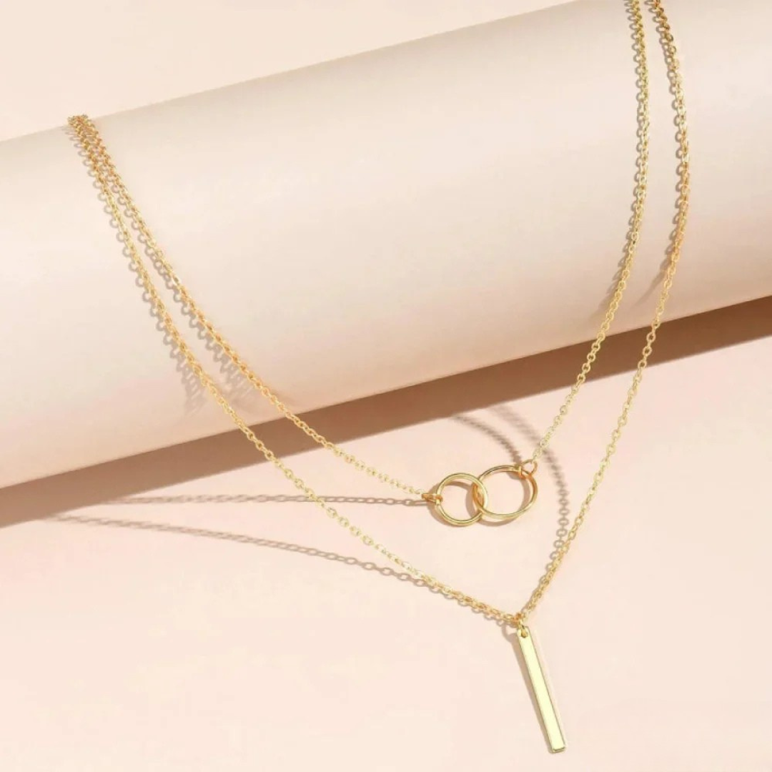 Dorina - Golden necklace with delicate pendant