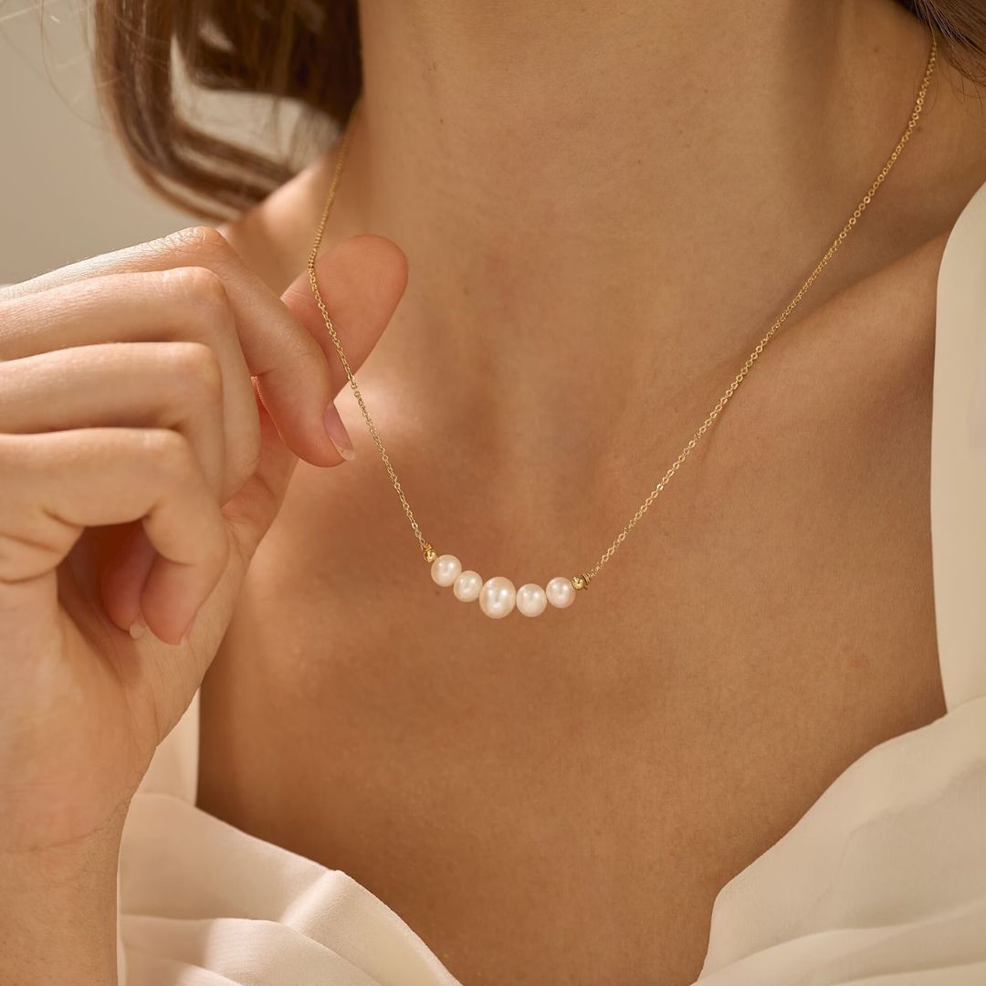 Juliana – Collana dorata dalla struttura minimalista