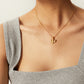 Frieda – Collana dorata con pendente a forma di ala
