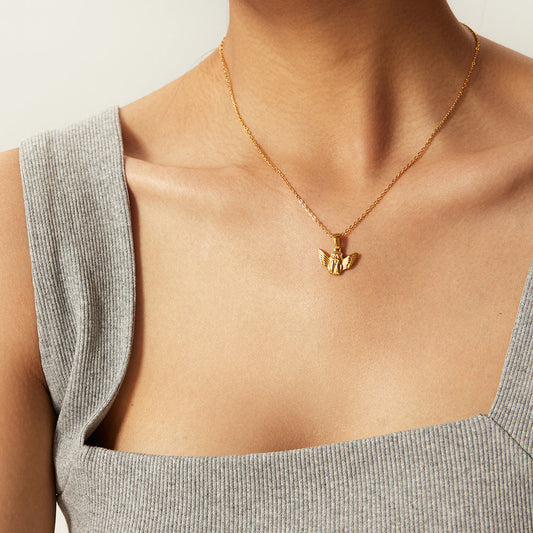 Frieda – Collana dorata con pendente a forma di ala