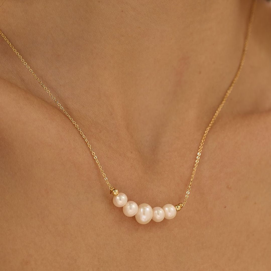Juliana – Collana dorata dalla struttura minimalista
