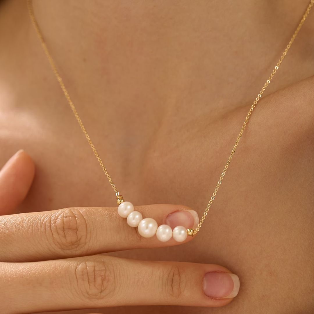 Juliana – Collana dorata dalla struttura minimalista