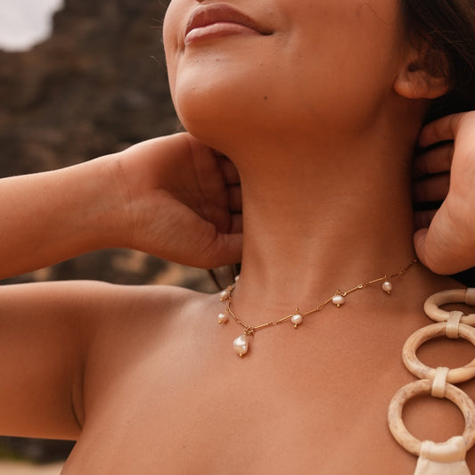 Greta – Collana dorata con piccole perline