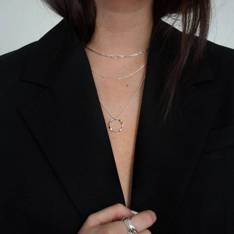 Collana aperta a tre fili