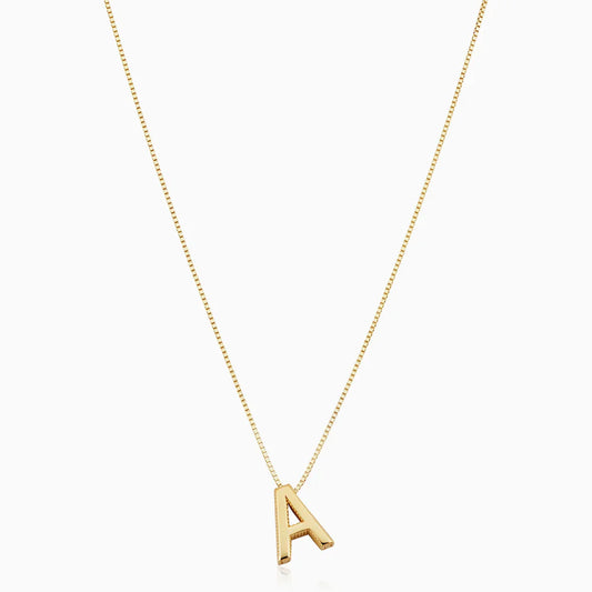 Jutta – Golden necklace with a clear linear structure