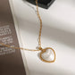 Viktorie – Collana in oro con un elegante pendente.