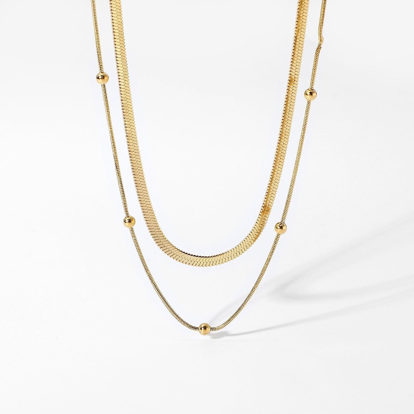 Klara – Collana dorata semplice a doppio strato con lucentezza moderna