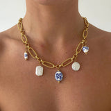 Lena - Collana in oro con dettagli in pietra.