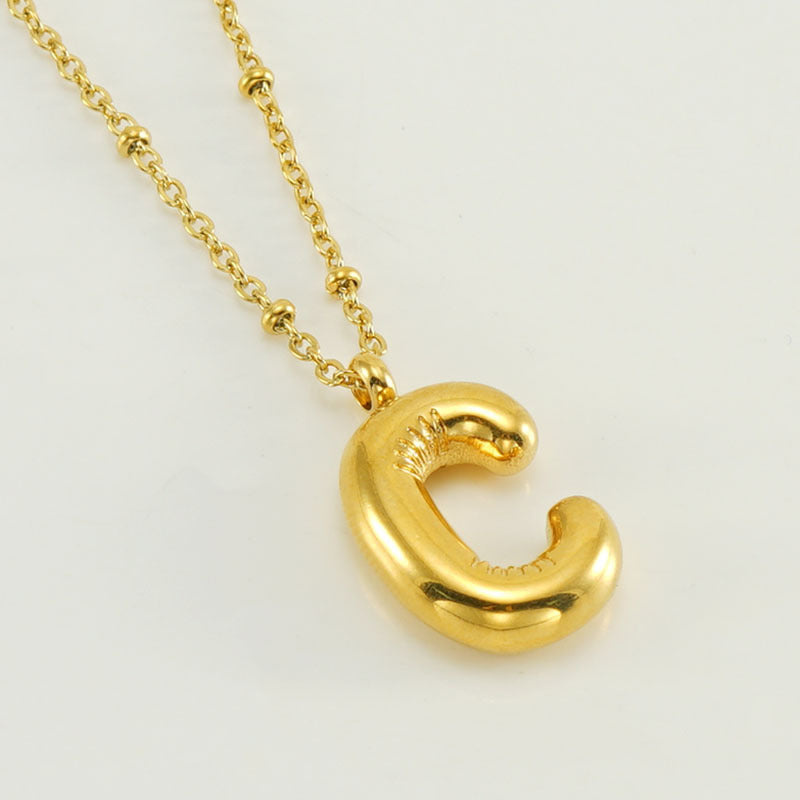 Irena – Collana dorata con charme a forma di iniziale