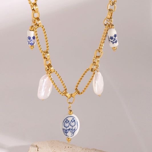 Lena - Collana in oro con dettagli in pietra.