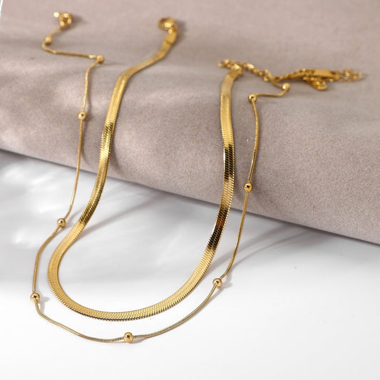 Klara – Collana dorata semplice a doppio strato con lucentezza moderna