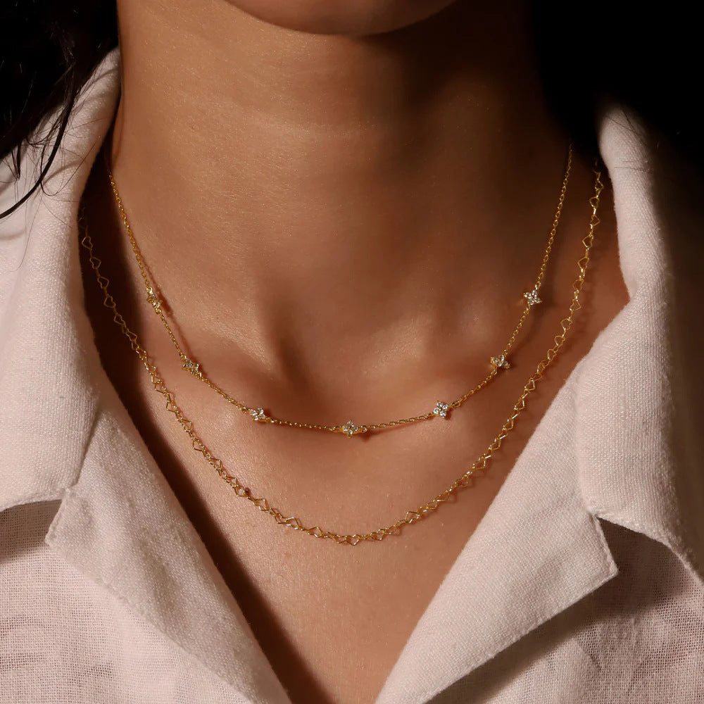 Veronica – Catenina sottile in argento con pendente verticale
