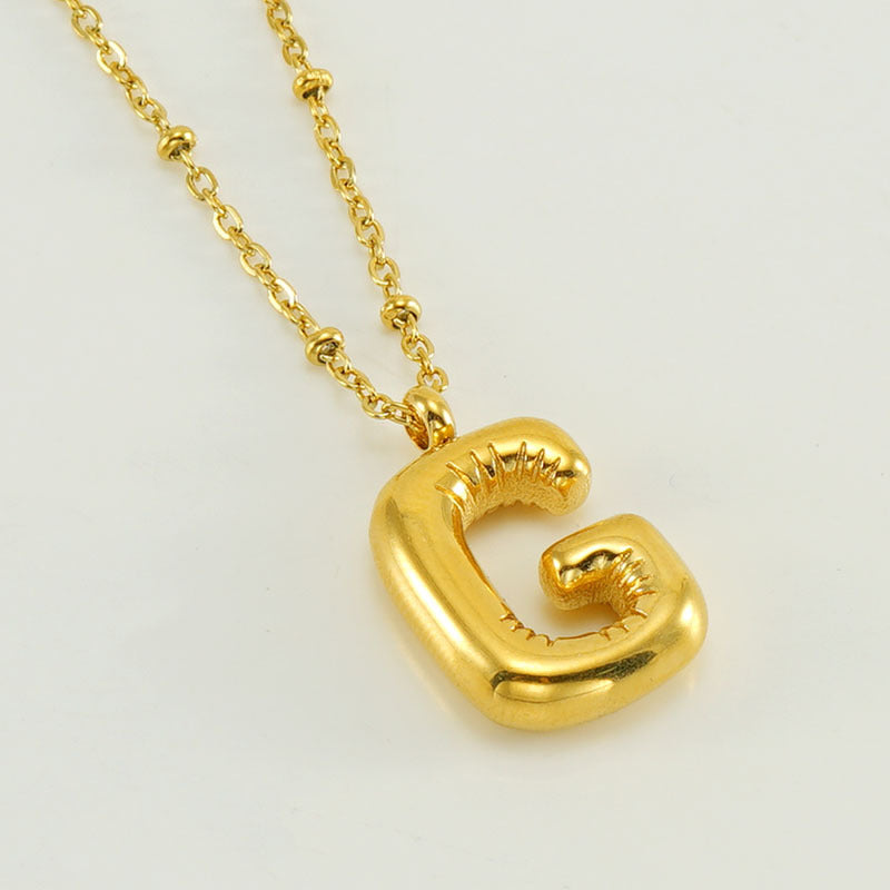 Irena – Collana dorata con charme a forma di iniziale