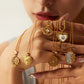 Elisabeth – Collana dorata con piccoli pendenti simbolici