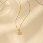 Amálie – Delicata collana in argento con pendente rotondo.