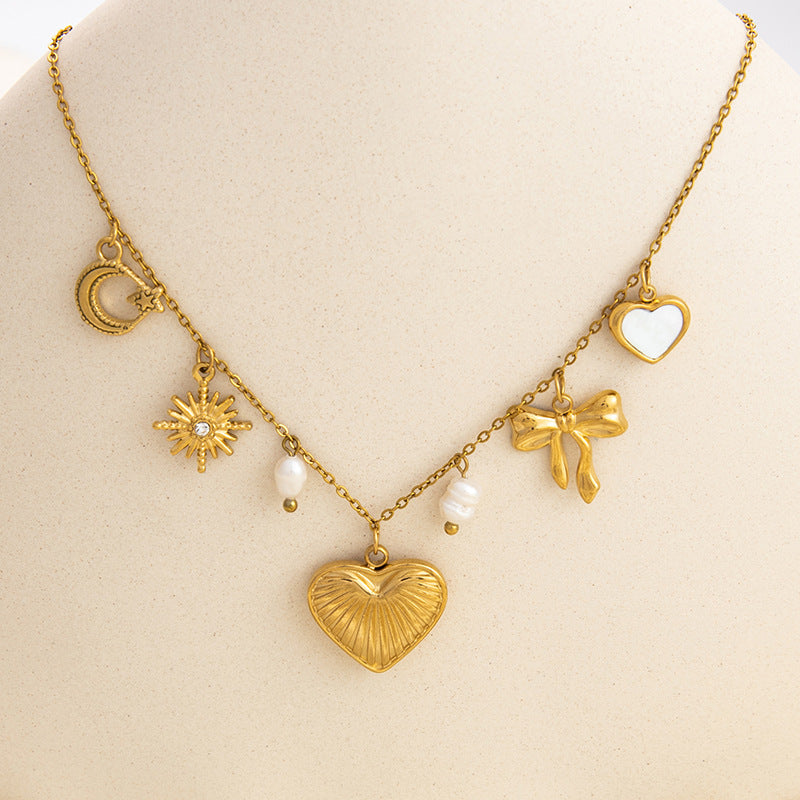Emilie – Collana dorata delicata con piccoli pendenti