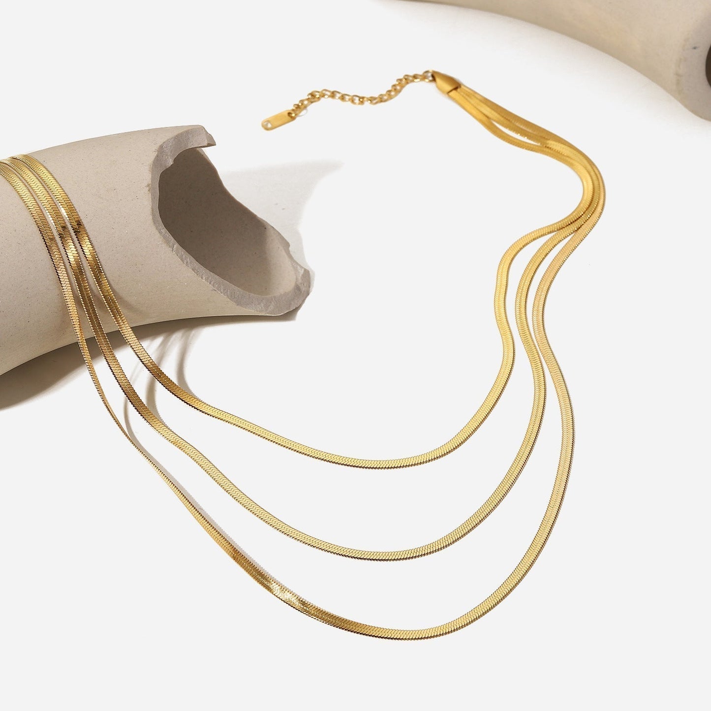Sofie – Catenina multistrato in delicato oro