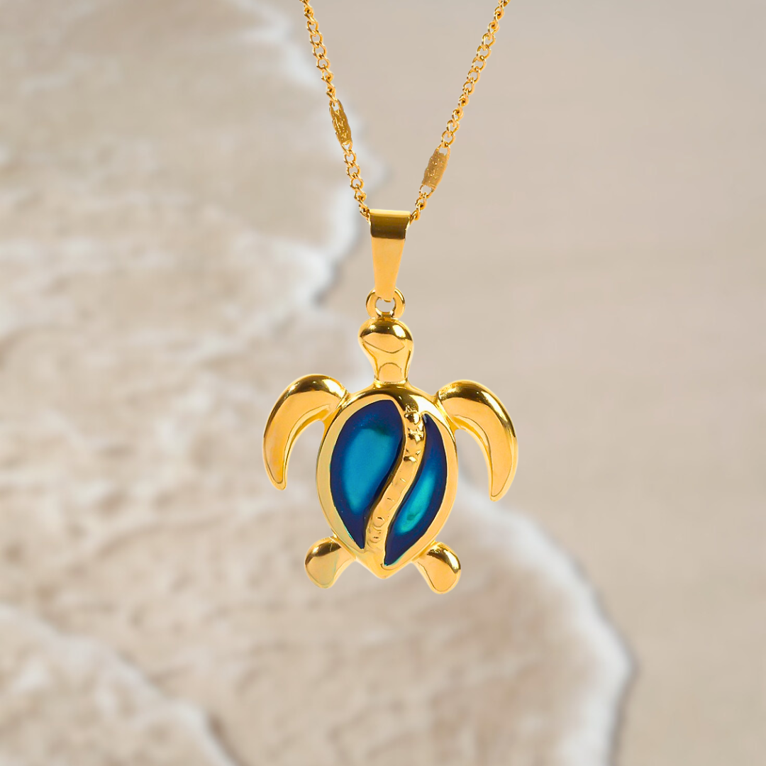 Maja – Collana dorata con medaglione rotondo