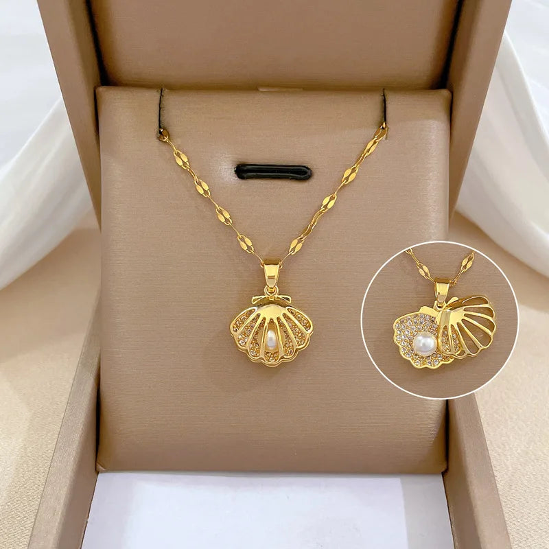 Beatrix – Gold Coin Pendant Necklace