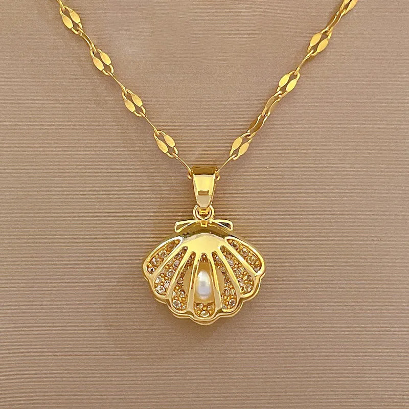 Beatrix – Gold Coin Pendant Necklace