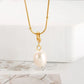 Pavlina – Collana dorata con pendente in perla
