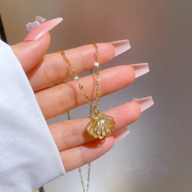 Beatrix – Gold Coin Pendant Necklace