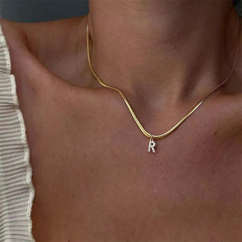 Eva – Gold necklace with initial pendant
