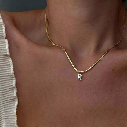 Eva – Gold necklace with initial pendant