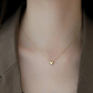 Klara – Collana dorata con pendente rotondo