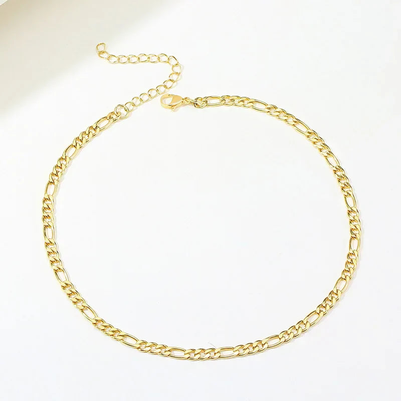 Valerie – Gold necklace with simple link structure