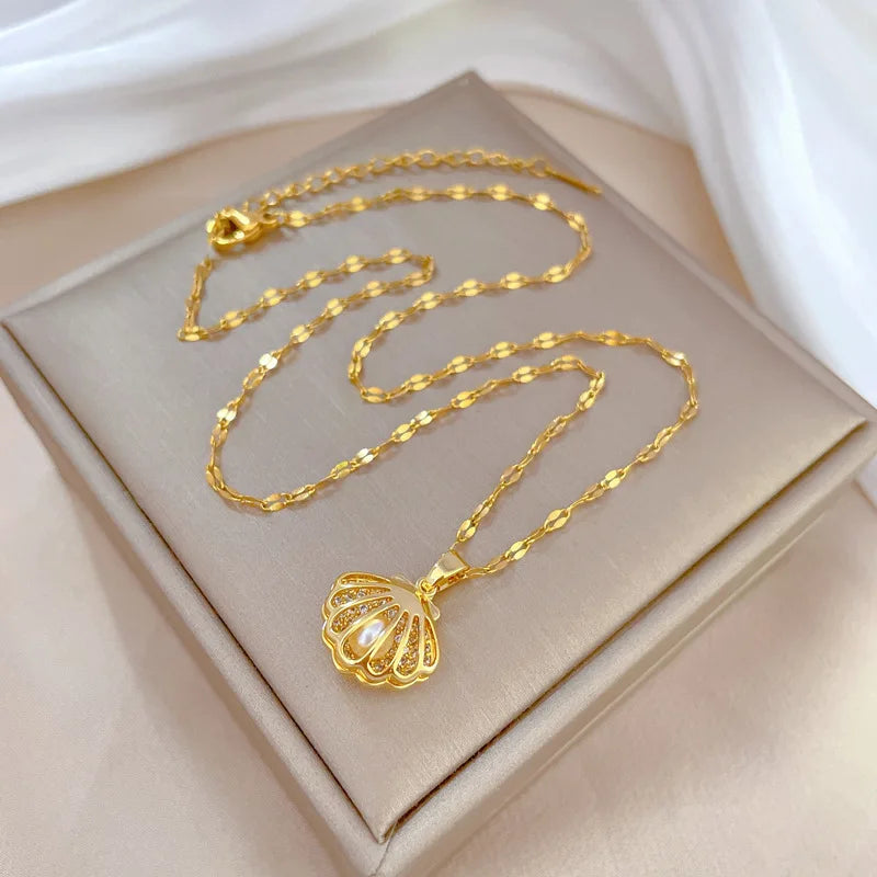 Beatrix – Gold Coin Pendant Necklace