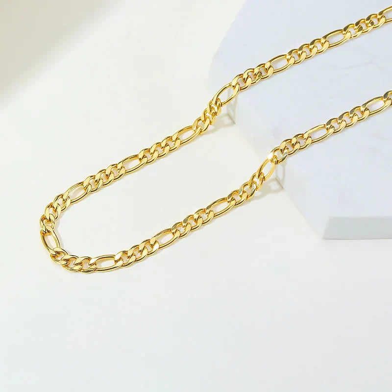 Valerie – Gold necklace with simple link structure