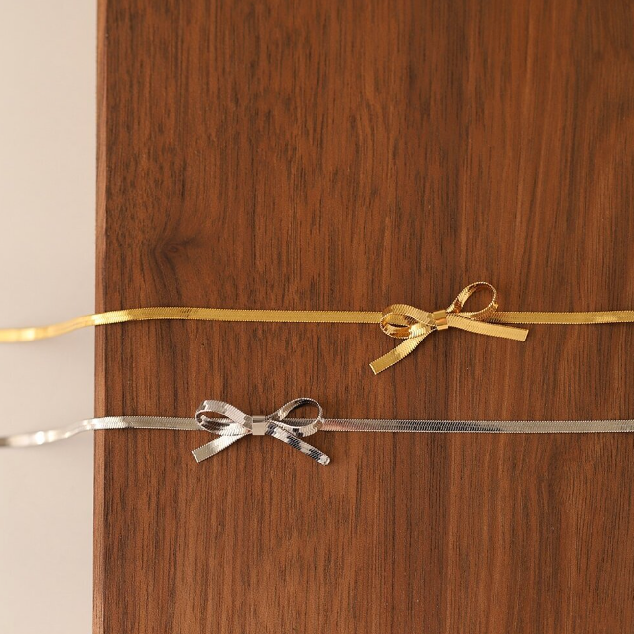 Rebecca - Collana dorata con pendente a forma di iniziale