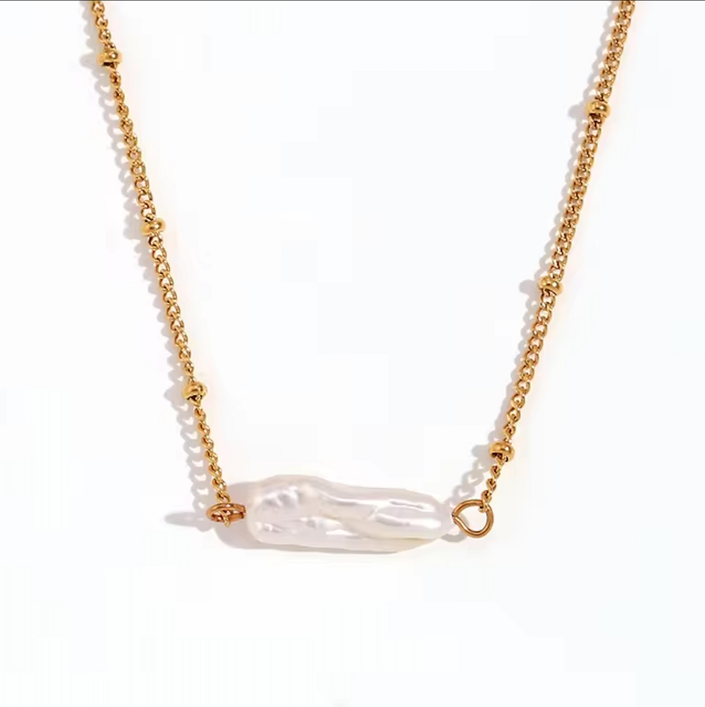 Isabela – Collana dorata con pendente rettangolare