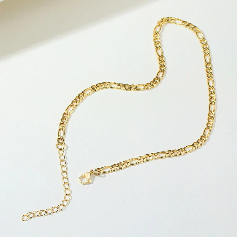 Valerie – Gold necklace with simple link structure