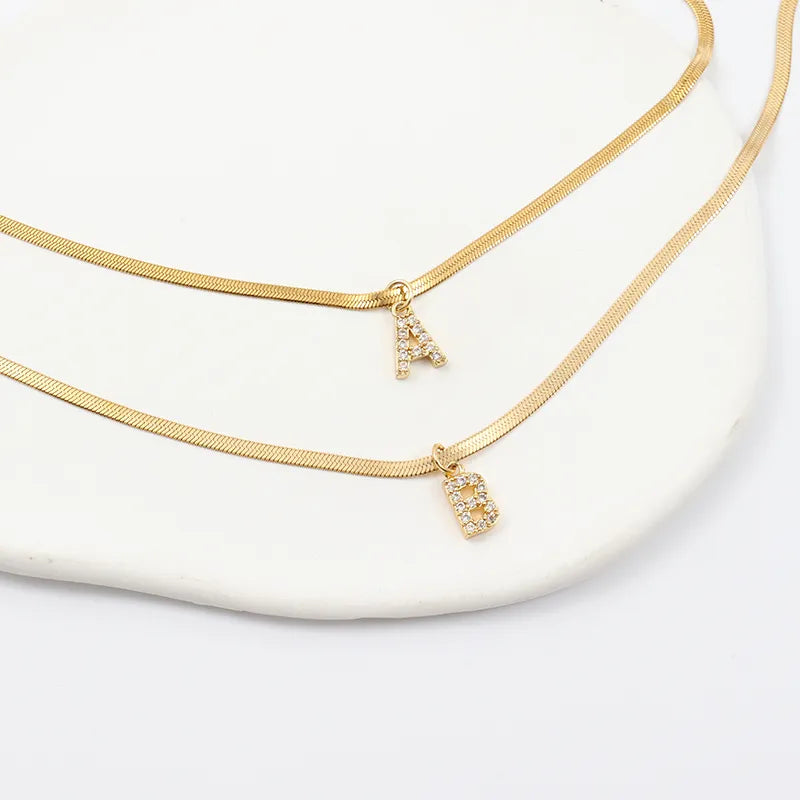 Eva – Gold necklace with initial pendant