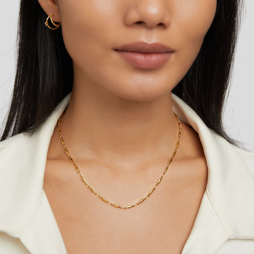 Frieda – Collana dorata con pendente curvo
